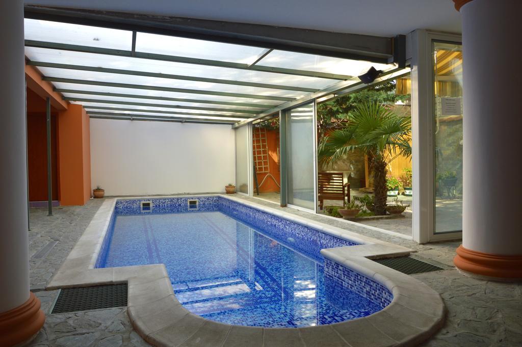 Modern Inn Boutique Hotel Скопье Экстерьер фото