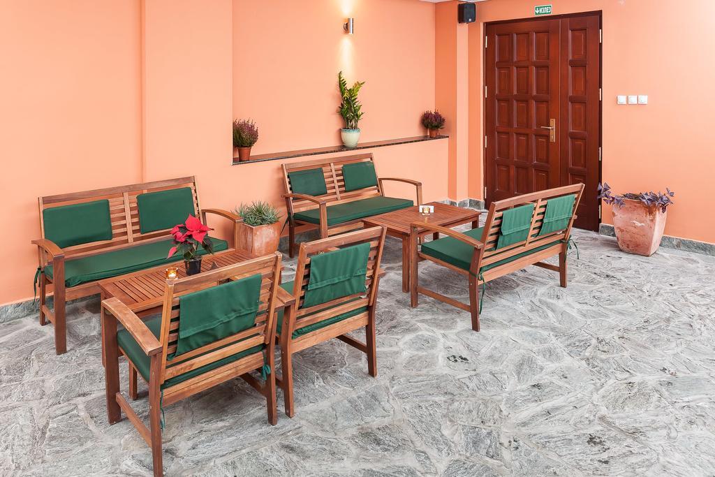 Modern Inn Boutique Hotel Скопье Экстерьер фото