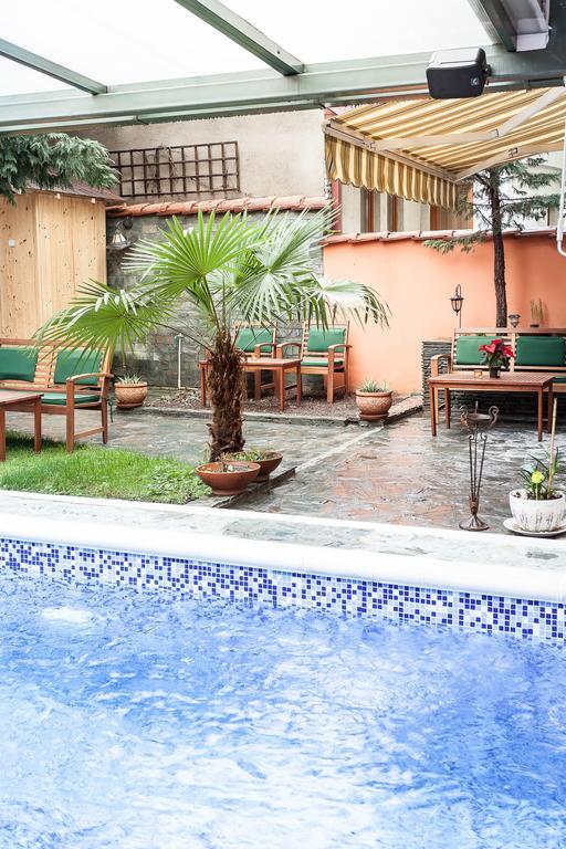Modern Inn Boutique Hotel Скопье Экстерьер фото