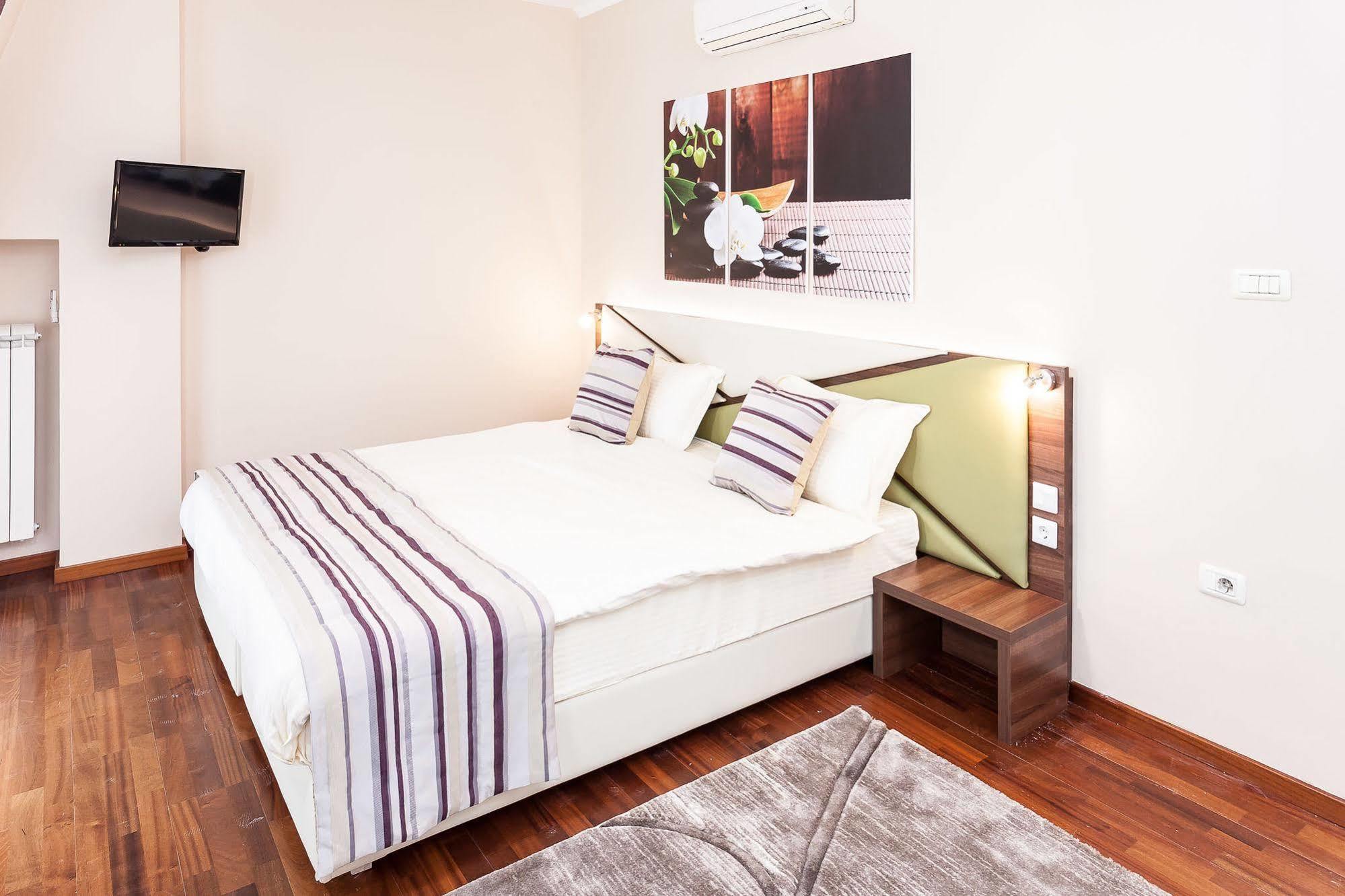Modern Inn Boutique Hotel Скопье Экстерьер фото