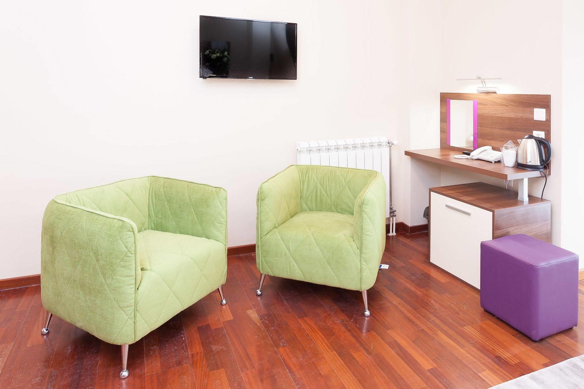 Modern Inn Boutique Hotel Скопье Экстерьер фото