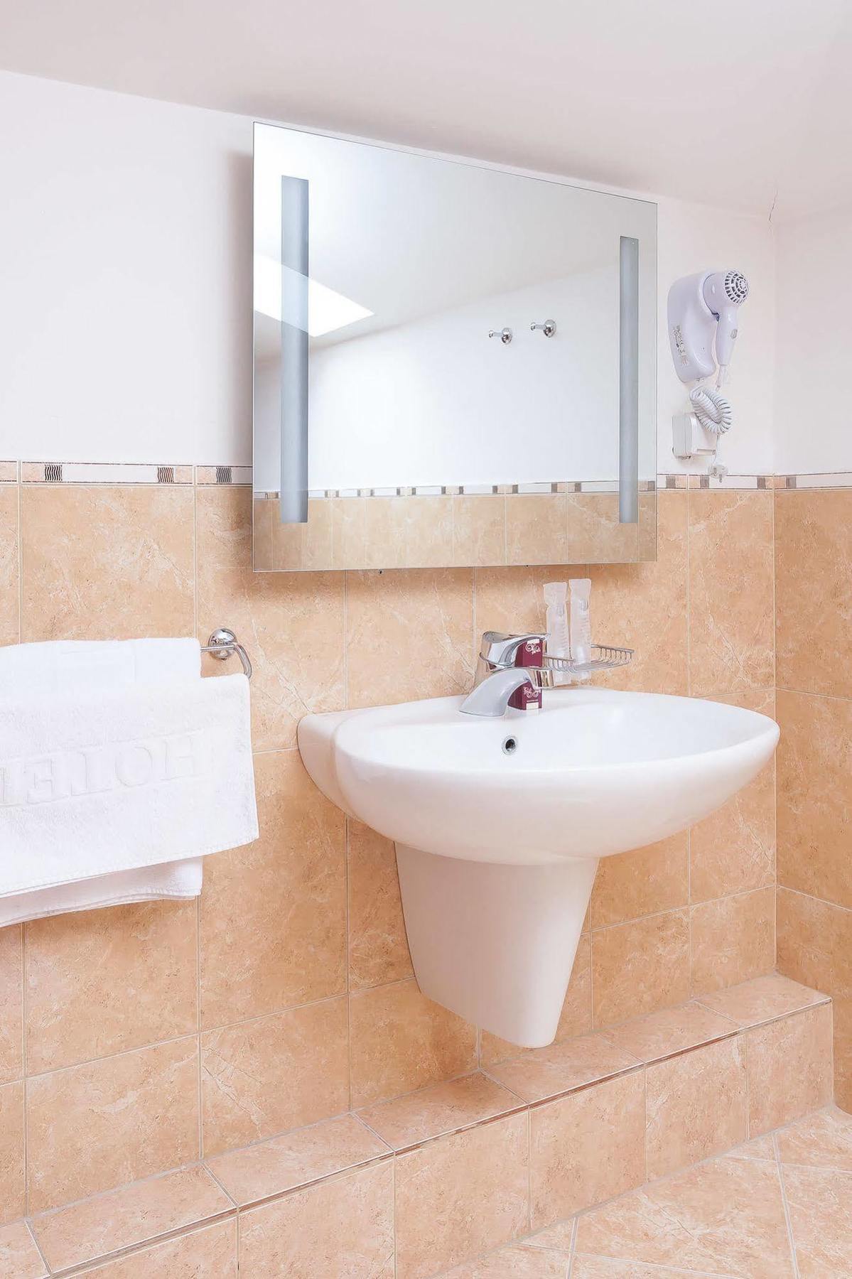 Modern Inn Boutique Hotel Скопье Экстерьер фото