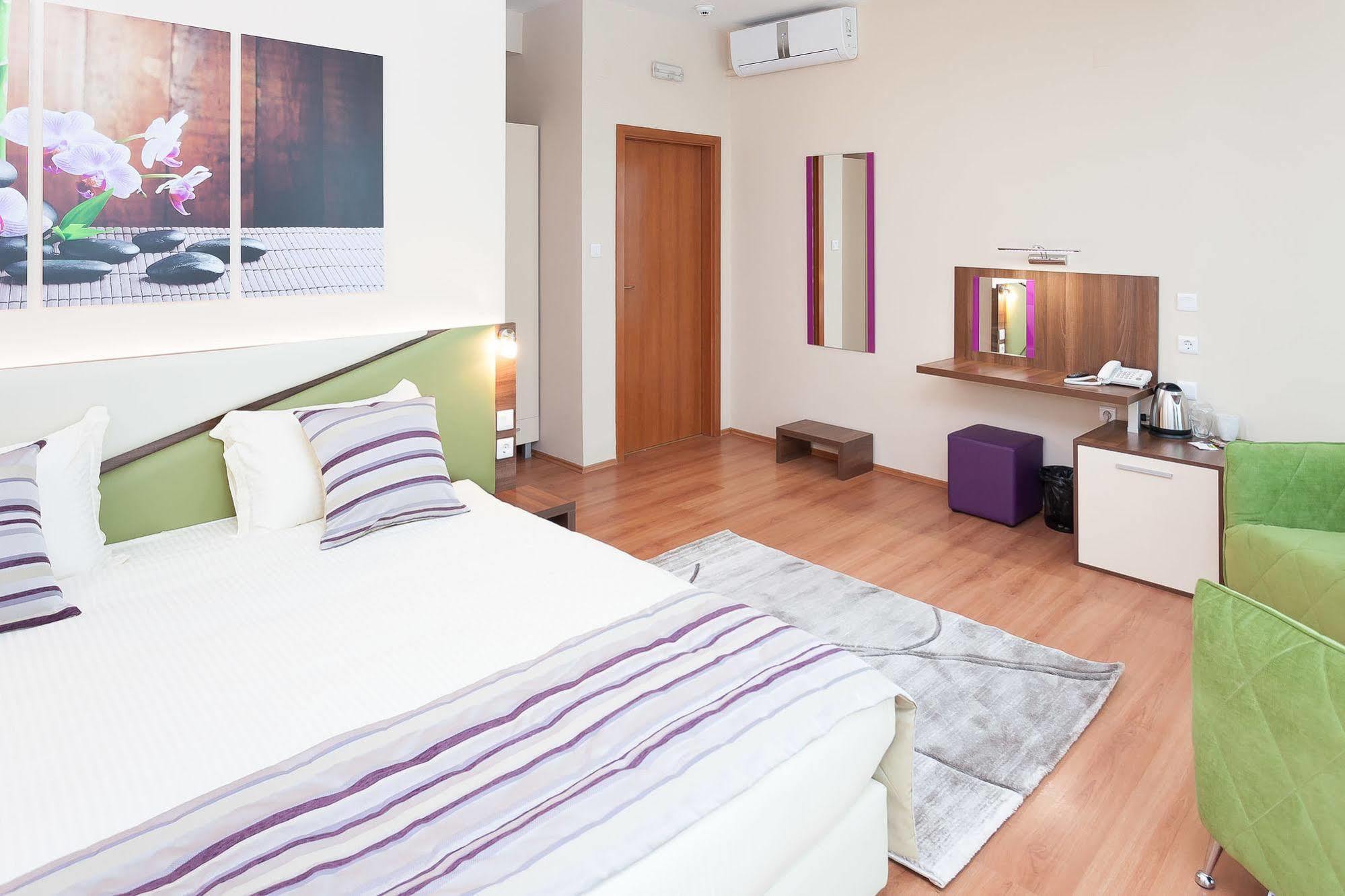 Modern Inn Boutique Hotel Скопье Экстерьер фото