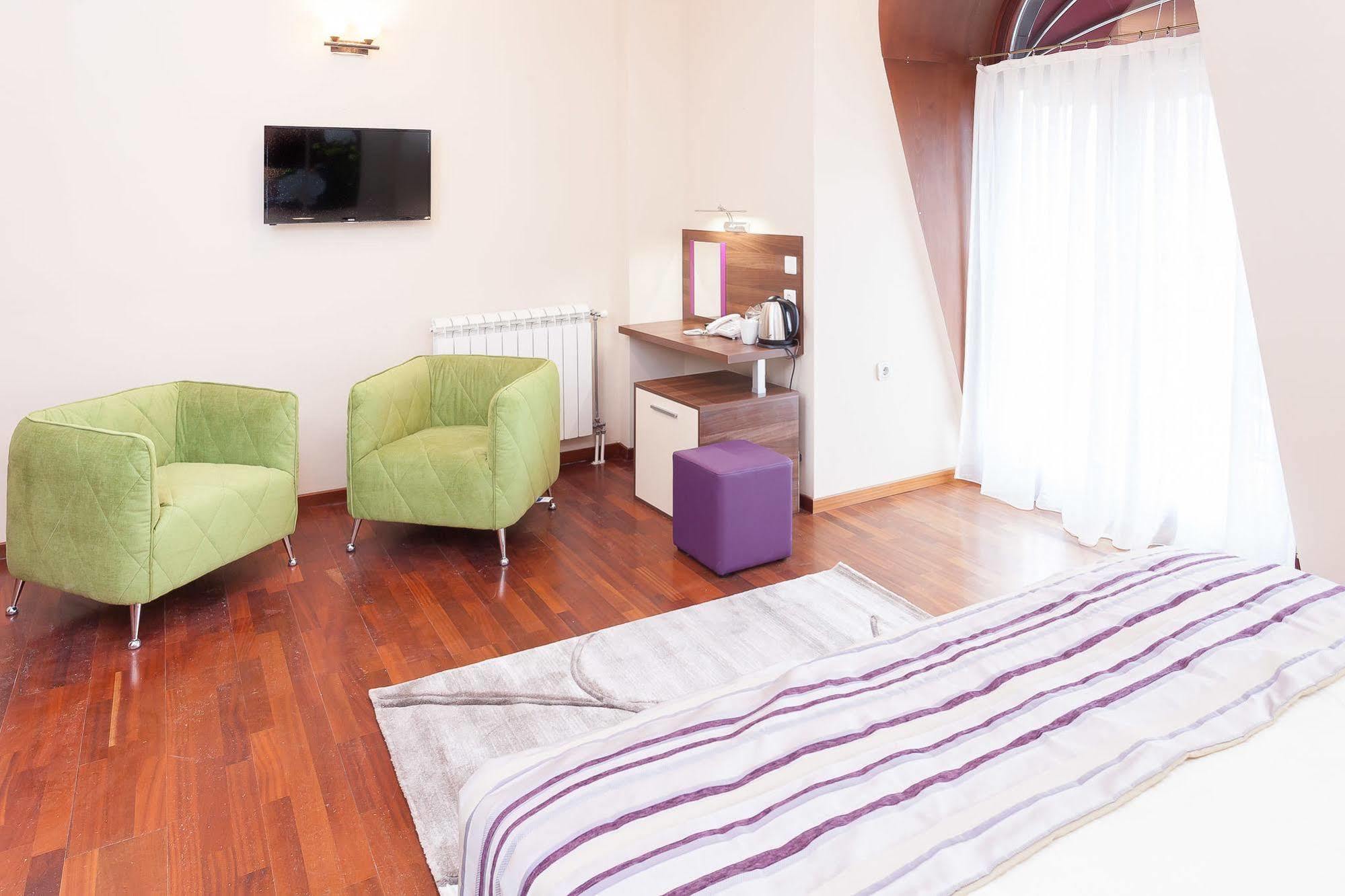 Modern Inn Boutique Hotel Скопье Экстерьер фото