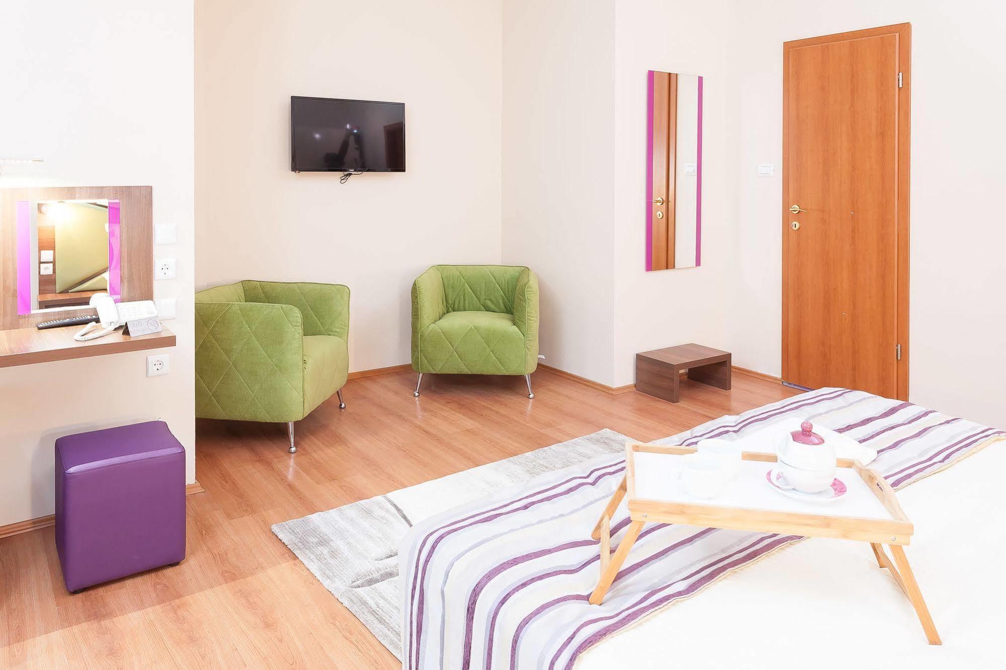Modern Inn Boutique Hotel Скопье Экстерьер фото