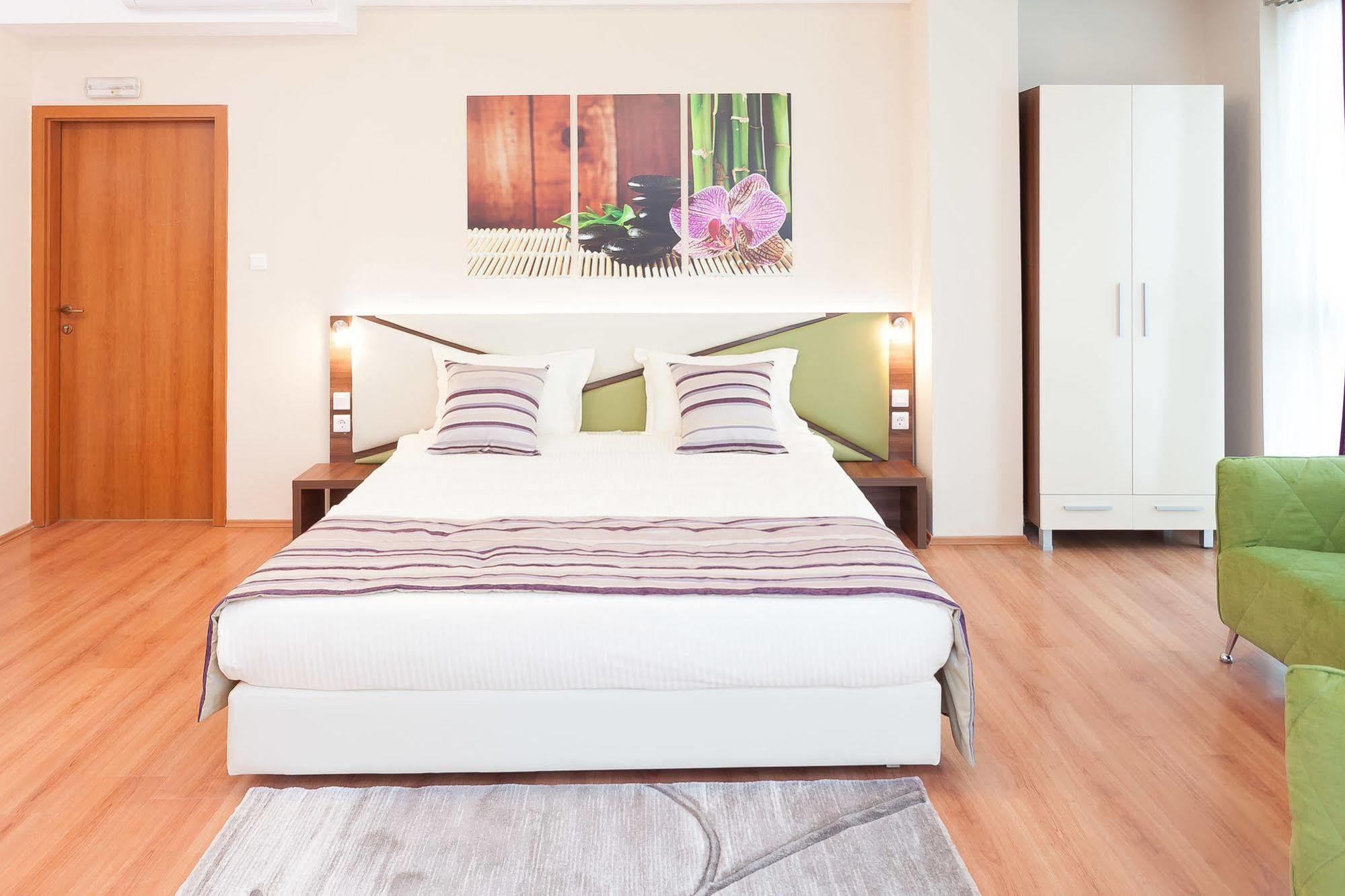 Modern Inn Boutique Hotel Скопье Экстерьер фото