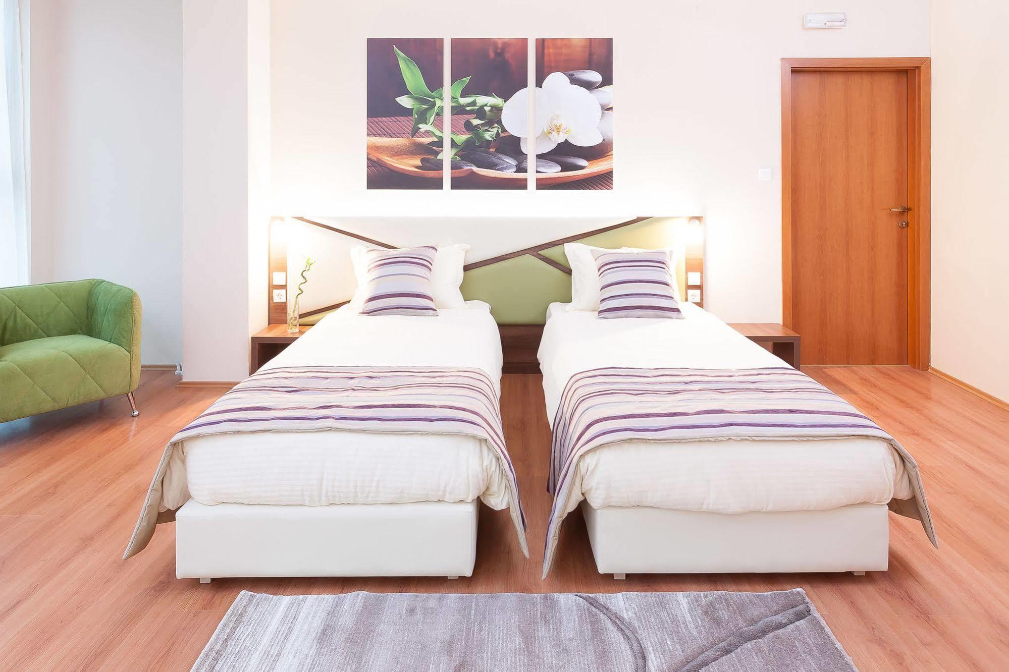 Modern Inn Boutique Hotel Скопье Экстерьер фото