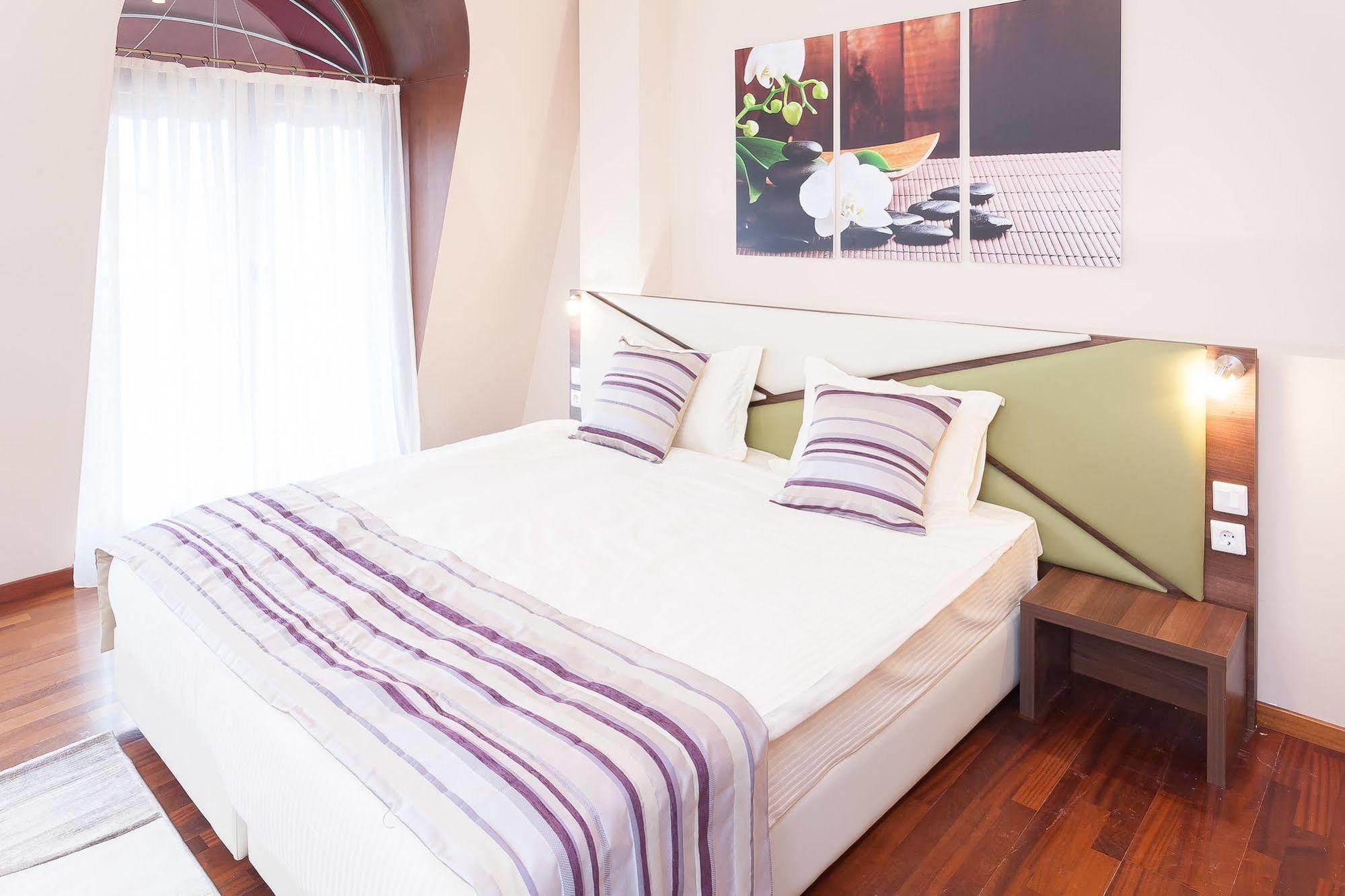 Modern Inn Boutique Hotel Скопье Экстерьер фото
