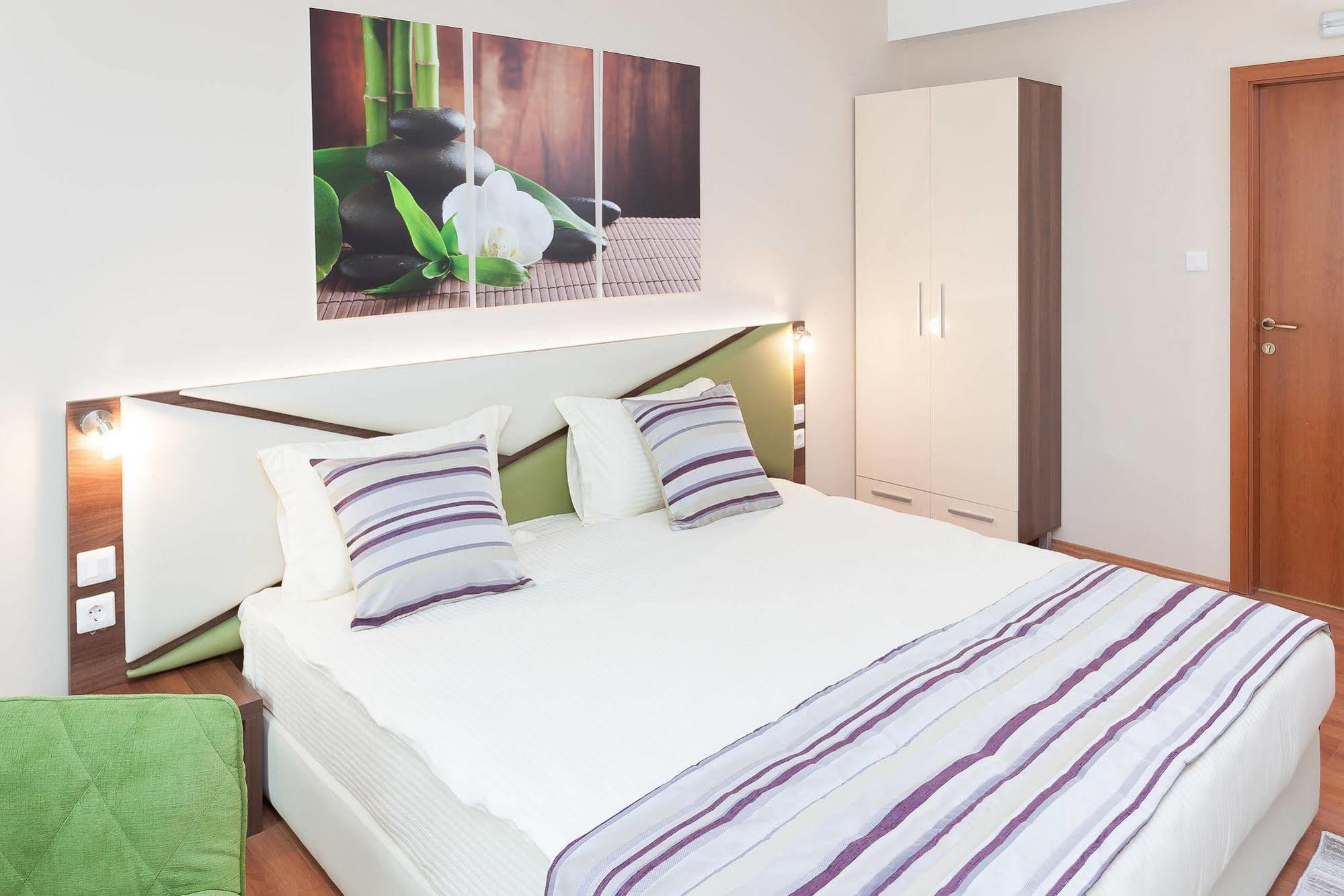 Modern Inn Boutique Hotel Скопье Экстерьер фото