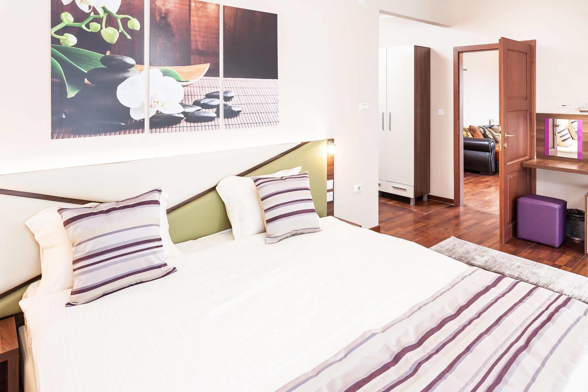 Modern Inn Boutique Hotel Скопье Экстерьер фото
