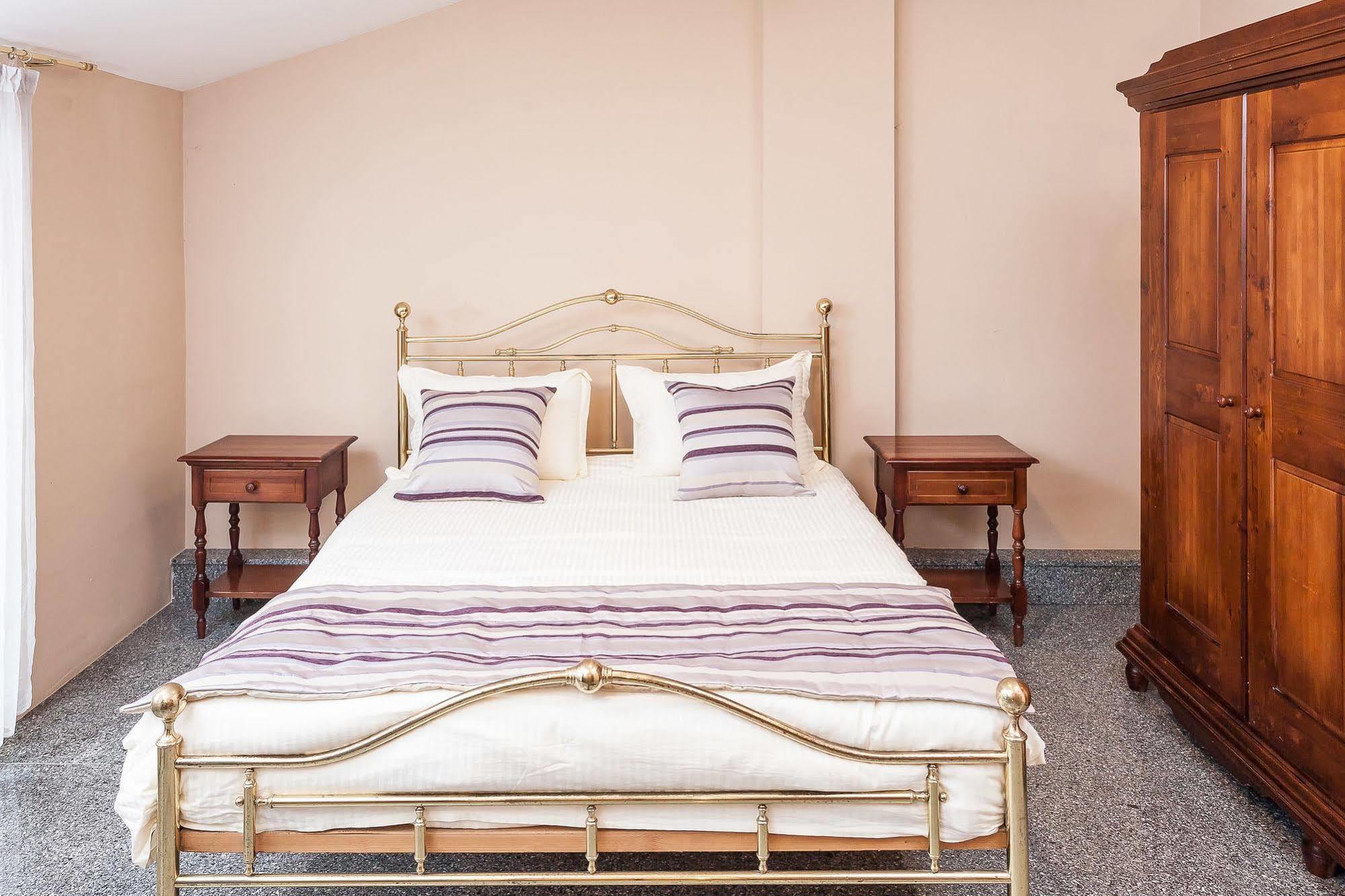 Modern Inn Boutique Hotel Скопье Экстерьер фото