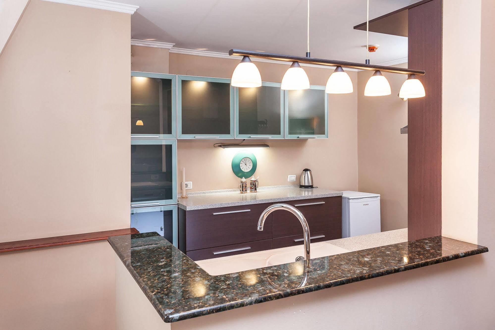Modern Inn Boutique Hotel Скопье Экстерьер фото