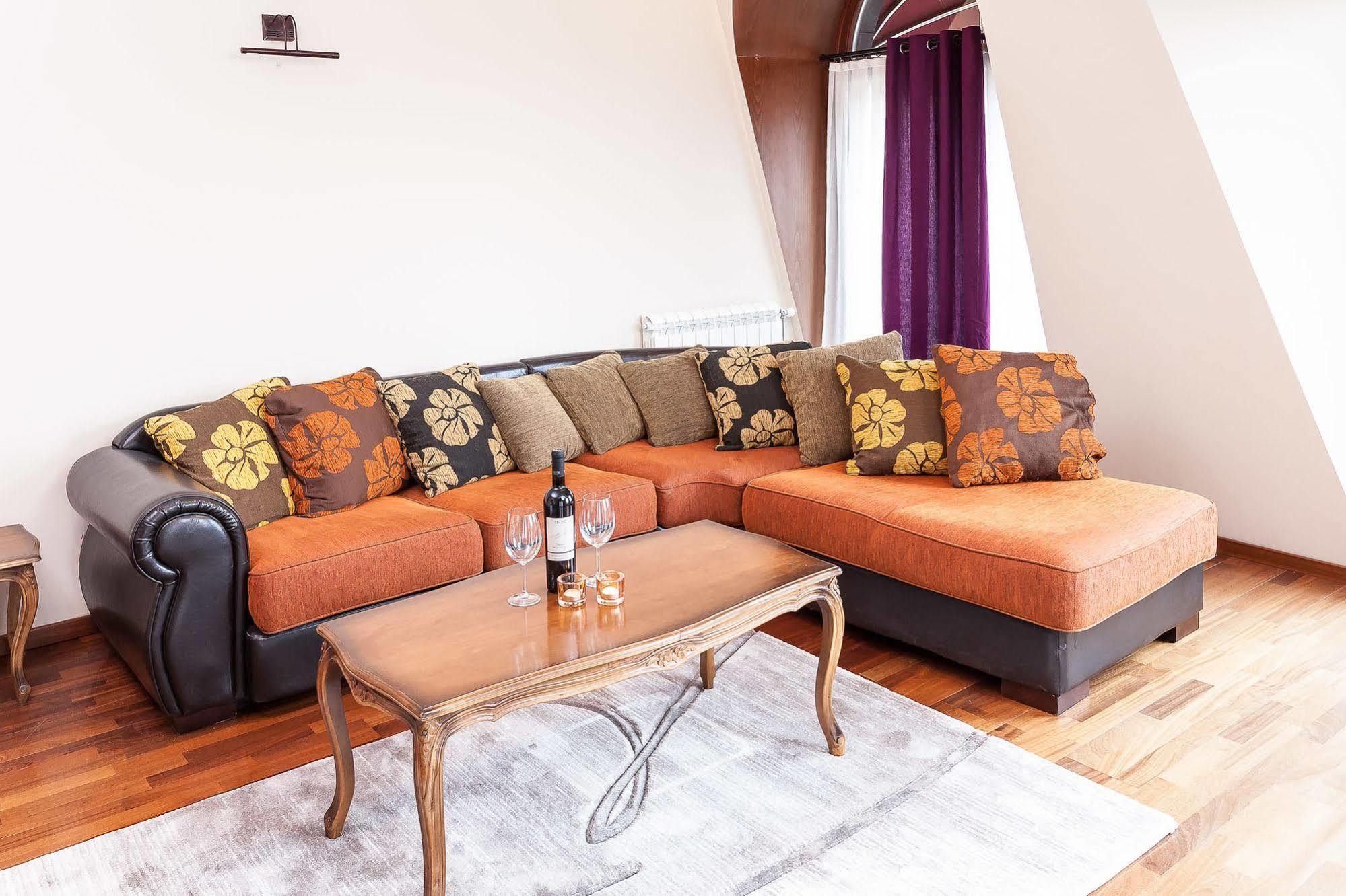Modern Inn Boutique Hotel Скопье Экстерьер фото